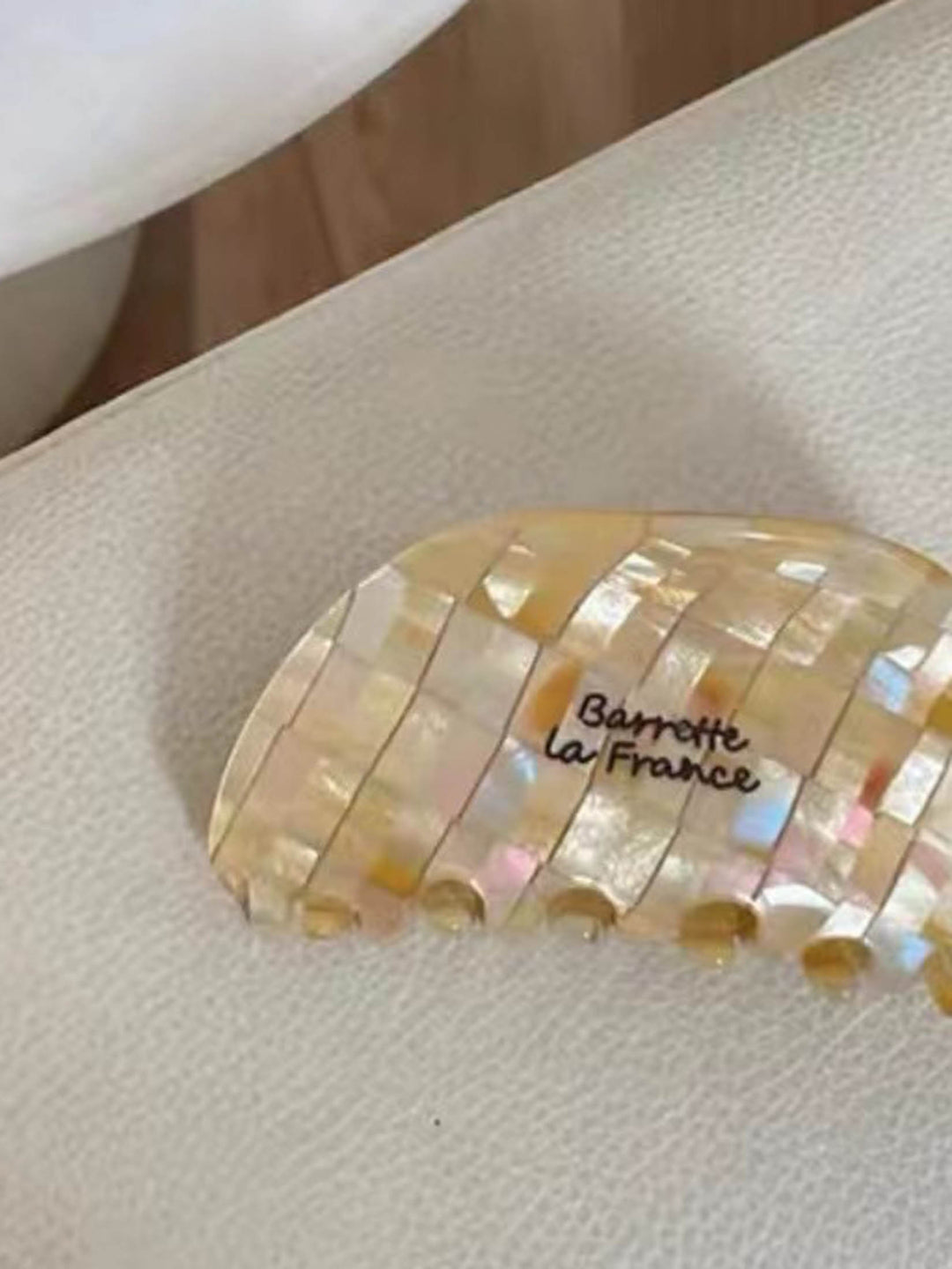 Shell |  Hair Claw  | M |  Acrylic