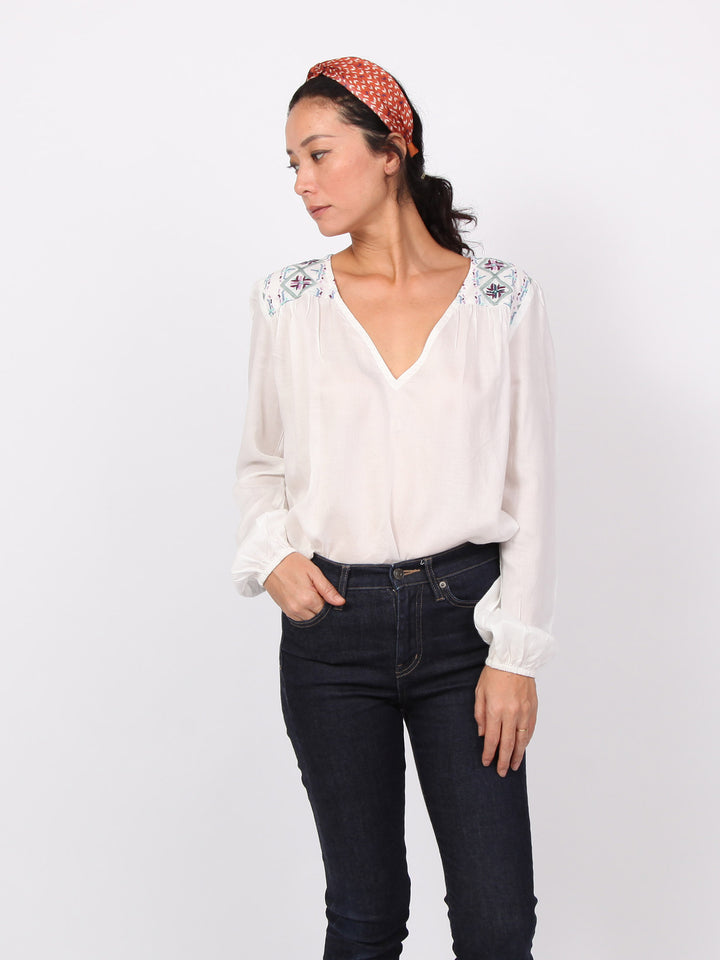 Pamelia | Embroidery long sleeve tops